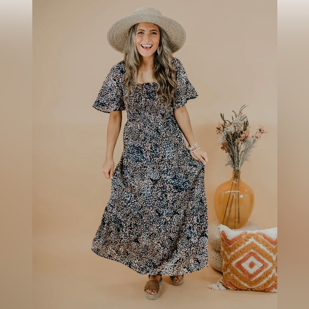 Love Stitch Full Of Flutter Maxi Dress Size Small | Euc